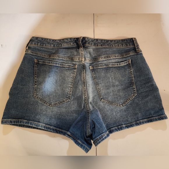 Torrid Women's High-Waisted Demin Shorts - Picture 3 of 8